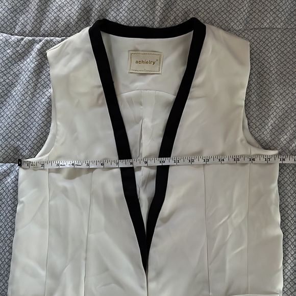White vest - Picture 5 of 6